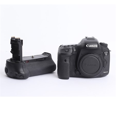 Canon EOS 7D Mark ll + Jupio batterigrepp (begagnad)