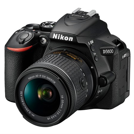 Nikon D5600 + 18-55 AF-P VR + 70-300 AF-P VR
