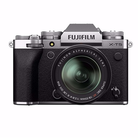 Fujifilm X-T5 + 18-55/2,8-4 Silver